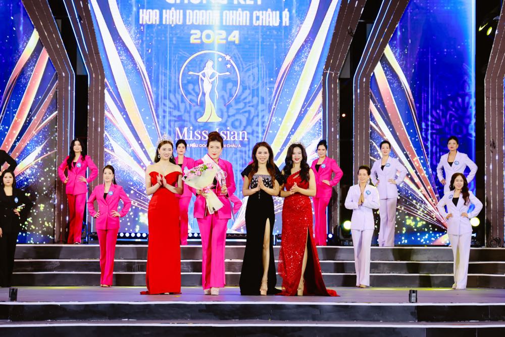 3a.84.nguoi-dep-cong-so-nguyen-thi-hong-nhung-2