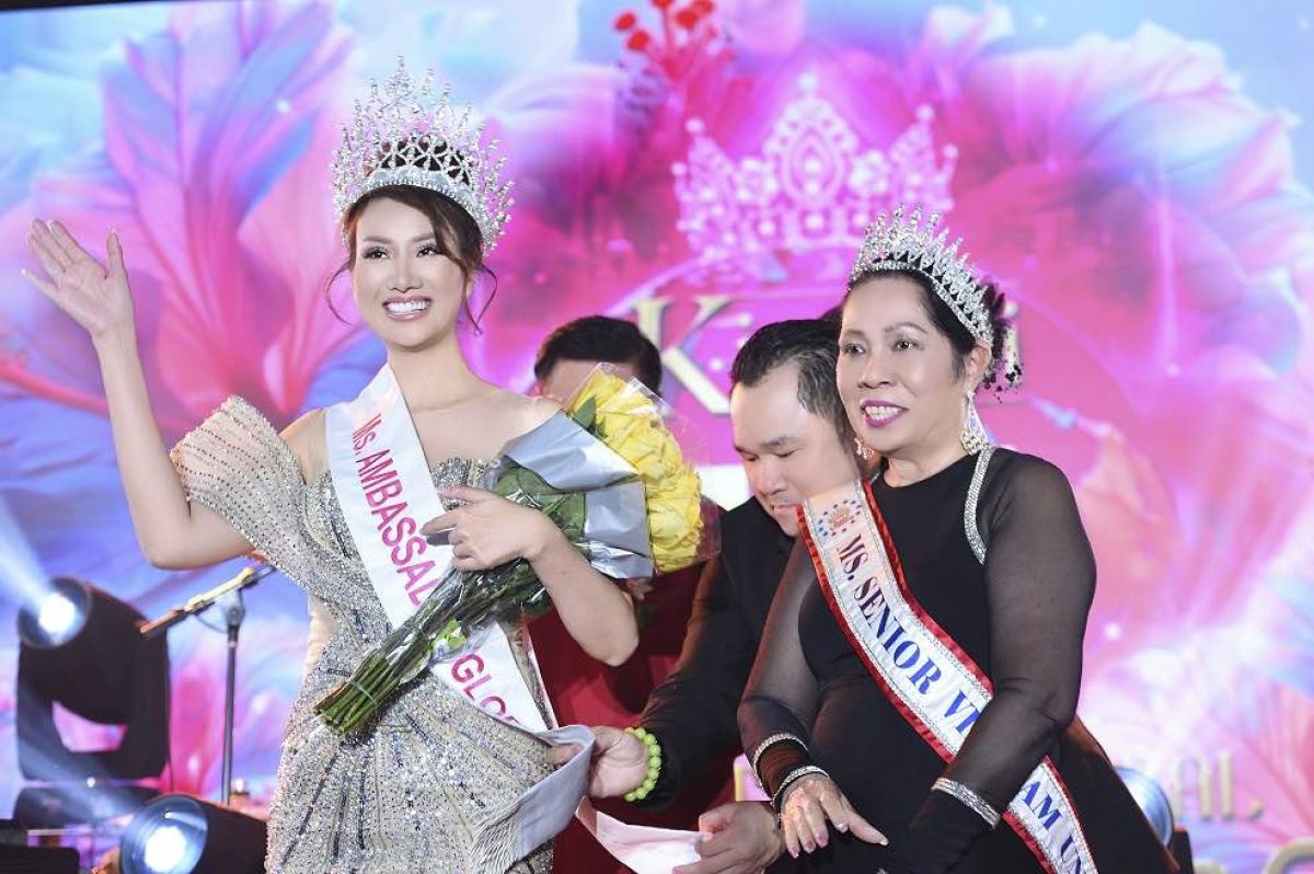 Nữ hoàng Pam Phan trao vương miện cho Miss Vietnam Global #19”