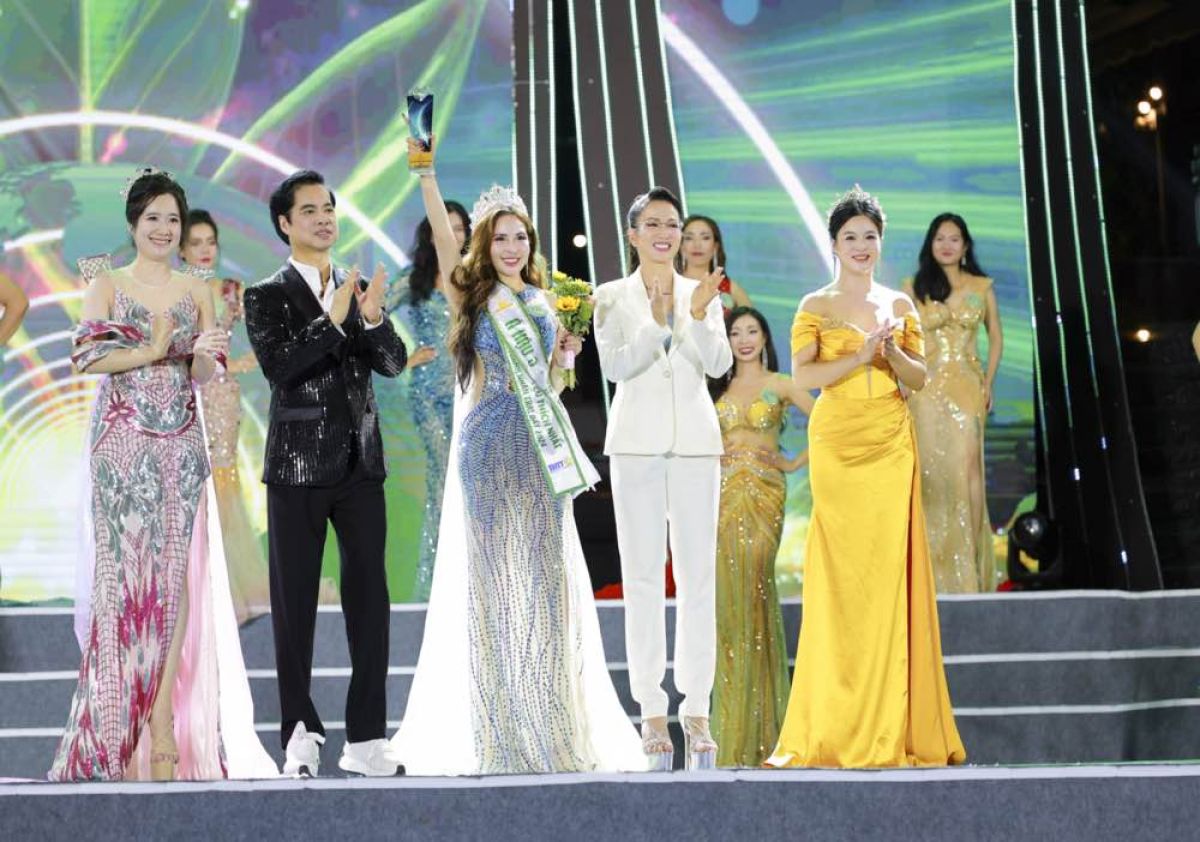 Người đẹp Cù Thị Kiều My lập ''hattrick'' tại đêm chung kết Miss Business Earth 2024