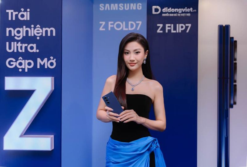 Hàng trăm khách hàng check-in sớm tại Di Động Việt trong ngày mở bán sớm Galaxy Z Fold7 | Z Flip7