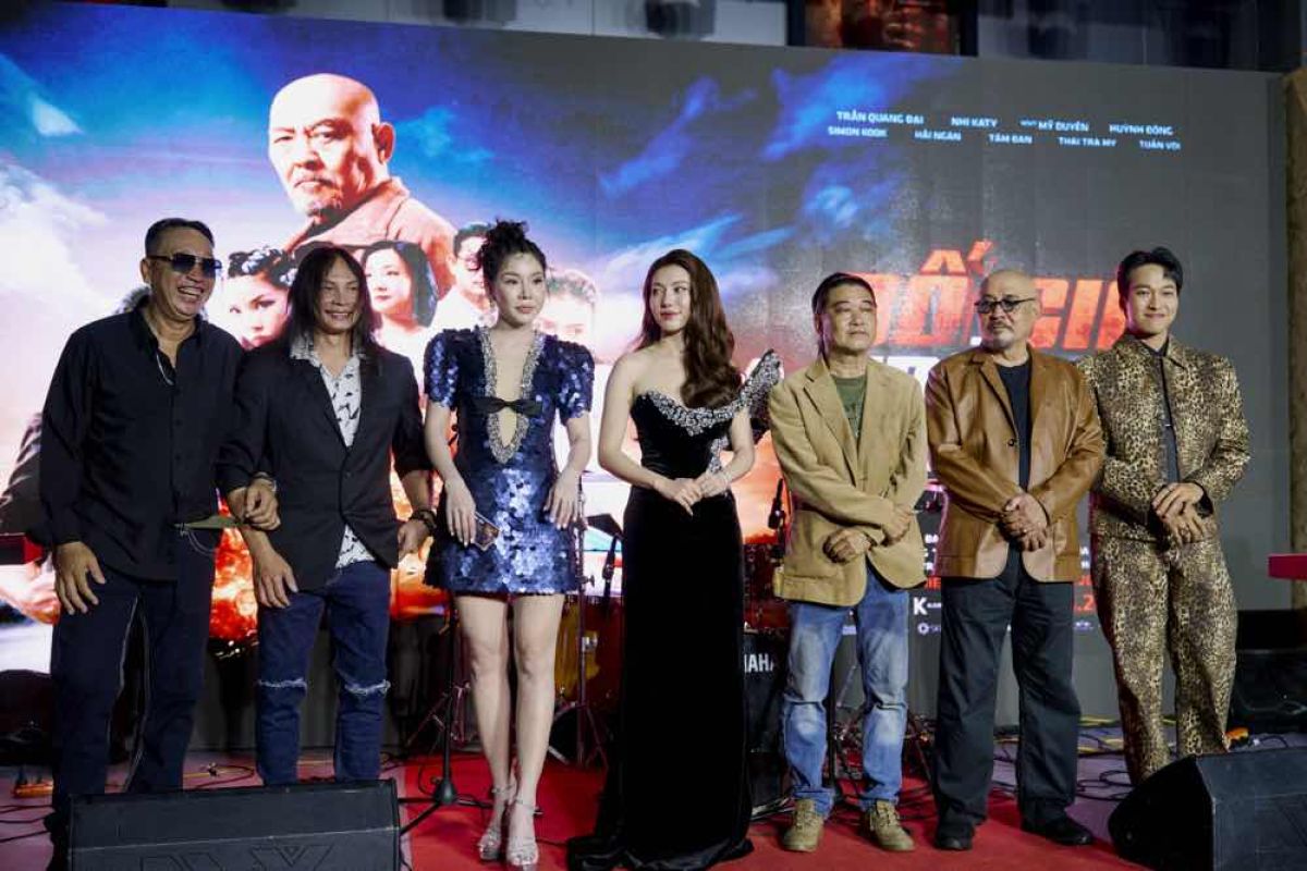 &lsquo;'BỐ GI&Agrave; TRỞ LẠI&rsquo;&rsquo; RA MẮT KH&Aacute;N GIẢ