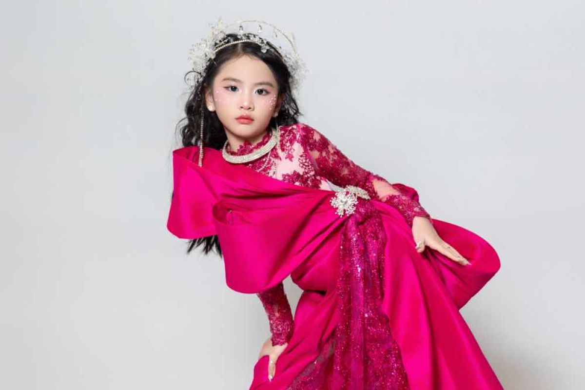 TỎA S&Aacute;NG BẰNG ĐAM M&Ecirc; - PHẠM DƯ H&Agrave; ANH TRỞ TH&Agrave;NH ĐẠI SỨ H&Igrave;NH ẢNH BỘ SƯU TẬP PINK ROYALE &nbsp;