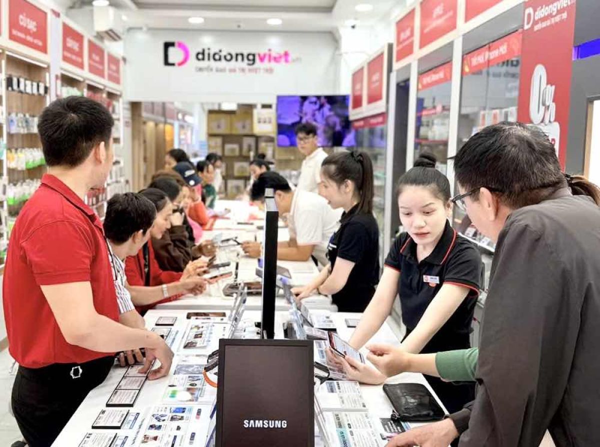 Sắm Tết tại Di Động Việt: iPhone 17 Pro Max, MacBook M4 v&agrave; Samsung Galaxy S25 Ultra giảm đến 1 triệu đồng
