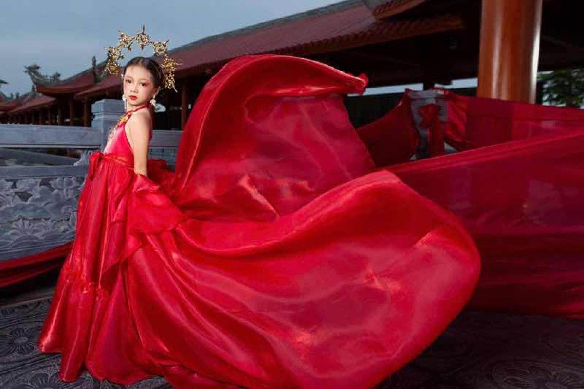 SẮC ĐỎ THU SON - HỒ GIA NGUY&Ecirc;N GHI DẤU ẤN VỚI THẦN TH&Aacute;I MẪU NH&Iacute; ĐƯƠNG ĐẠI