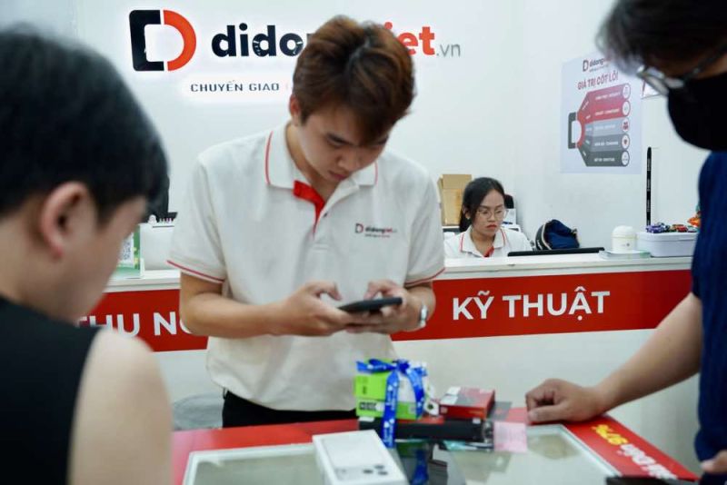 iPhone 17, iPhone Air “gây sốt” ngày chính thức mở bán tại Việt Nam