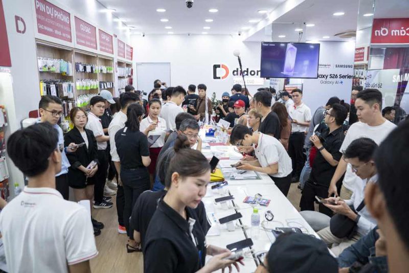 Loạt nghệ sĩ Việt h&agrave;o hứng trải nghiệm &ldquo;si&ecirc;u phẩm AI&rdquo; Samsung Galaxy S26 series tại Di Động Việt&nbsp;