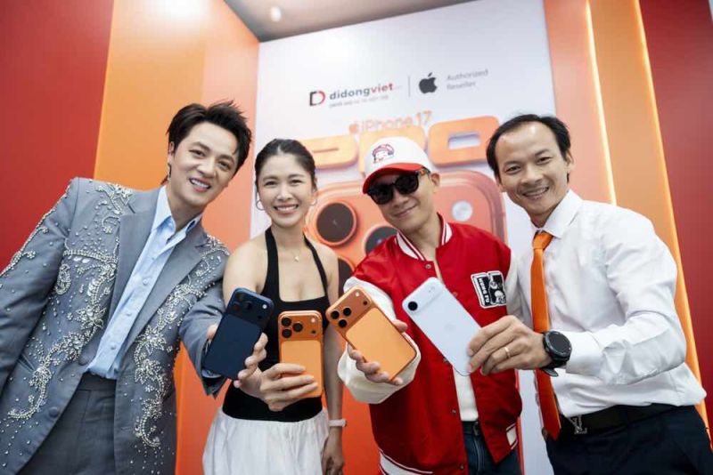 Không khí như thảm đỏ, dàn sao Vbiz đổ bộ Di Động Việt lên đời iPhone mới
