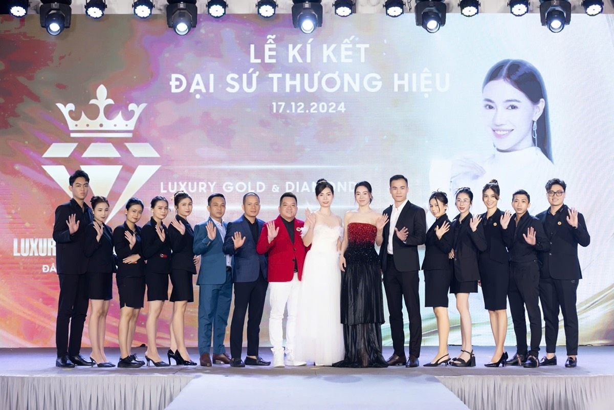 Khi ''bà trùm hoa hậu'' Phạm Kim Dung làm đại sứ thương hiệu Luxury Gold &amp; Diamond