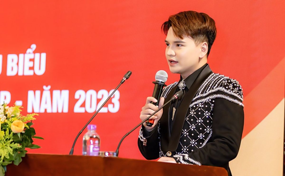 CEO ZD Beauty Clinic Phạm Trường Giang nhận giải thưởng Cúp vàng Doanh nhân tiêu biểu 2023